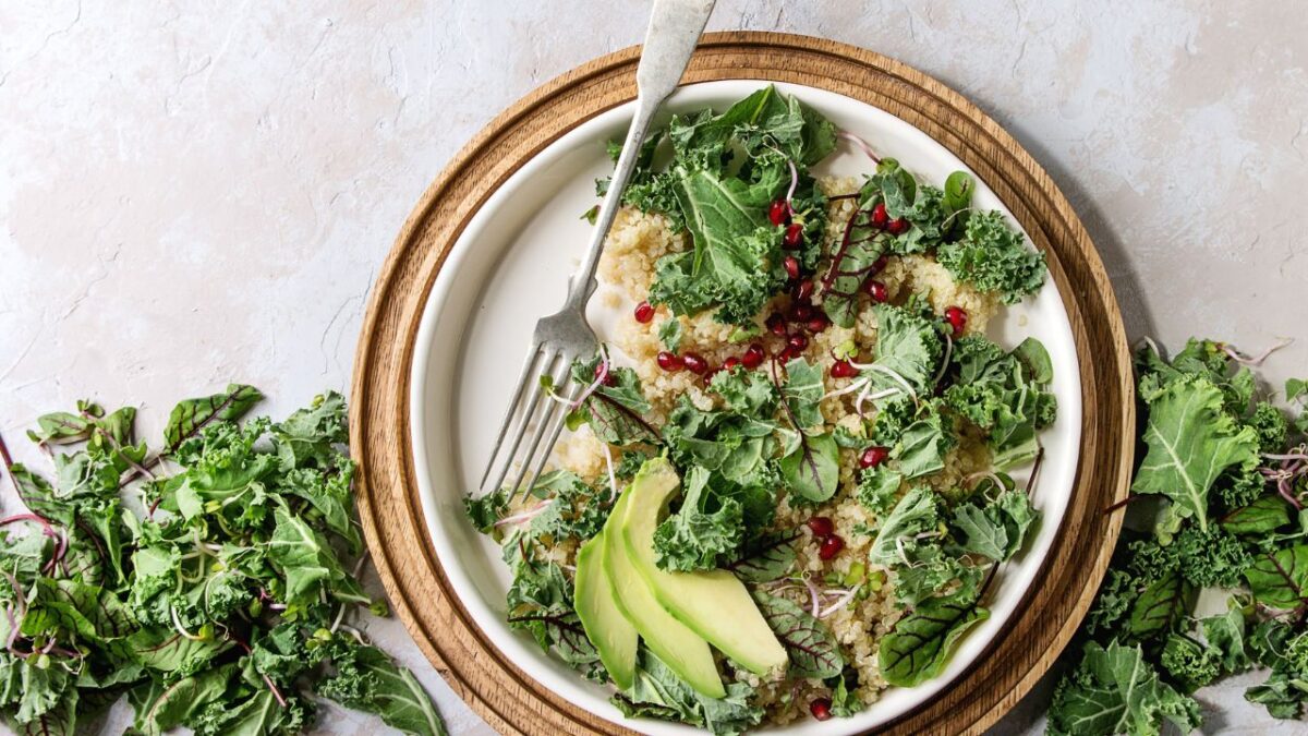 Quinoa and Kale Salad with Flaxseeds